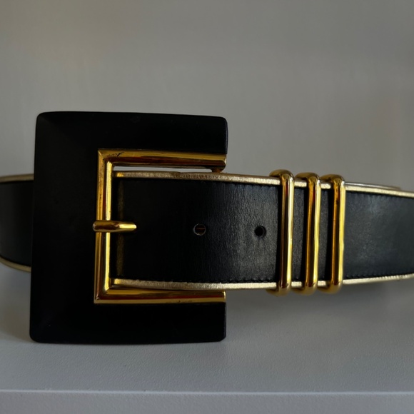 Escada - Picture 3 of 6